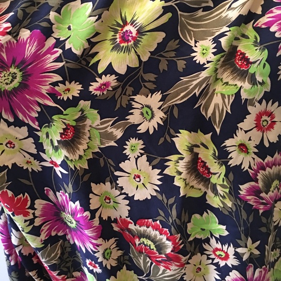 Beautiful 🦋 Johnny Was silk blouse - Picture 6 of 8